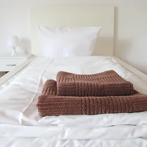 apartment-potsdamer-platz-brandenburg-gate.find-berlin-hotels.com/